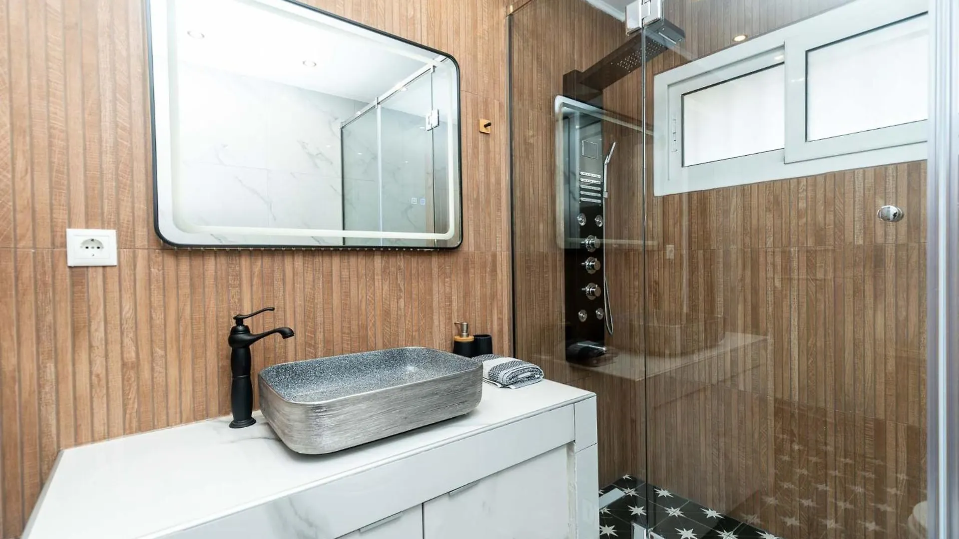 Urban Oasis Pool Villa Thessaloníki